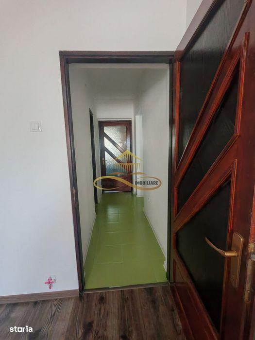 Vând apartament cu 3 camere decomandate in centrul orașului Bacau