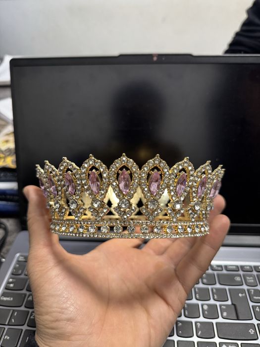 Tort bezaklari uchun tilla va kumush tojlar