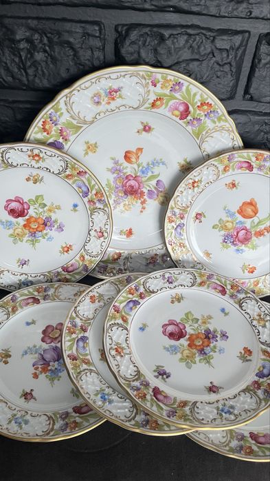 Антикварный  сервиз. Цветы Императрицы