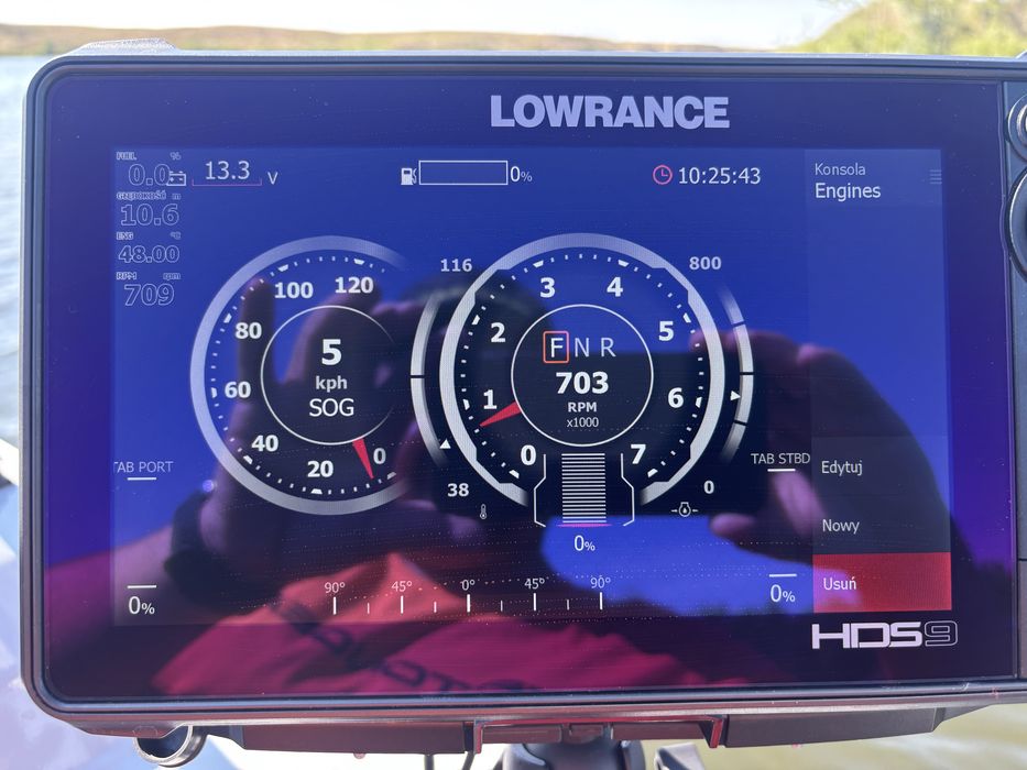 Эхолот Lowrance HDS live 9