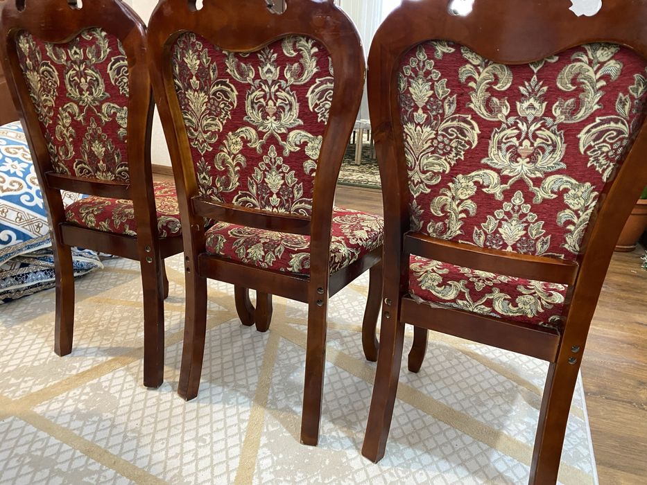 прадается стулья и горка