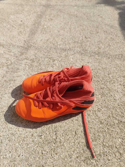 Детски бутонки за футбол Adidas 34 номер