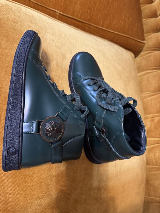 Incaltaminte versus versace dama