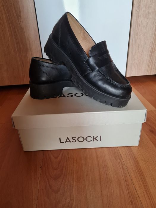 Обувки ,боти ,бели кецове естествена кожа