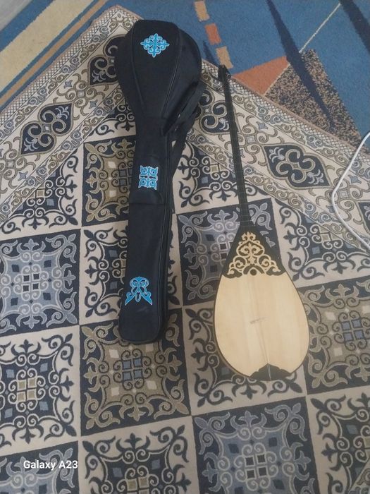 Домбыра продаю с чехлом