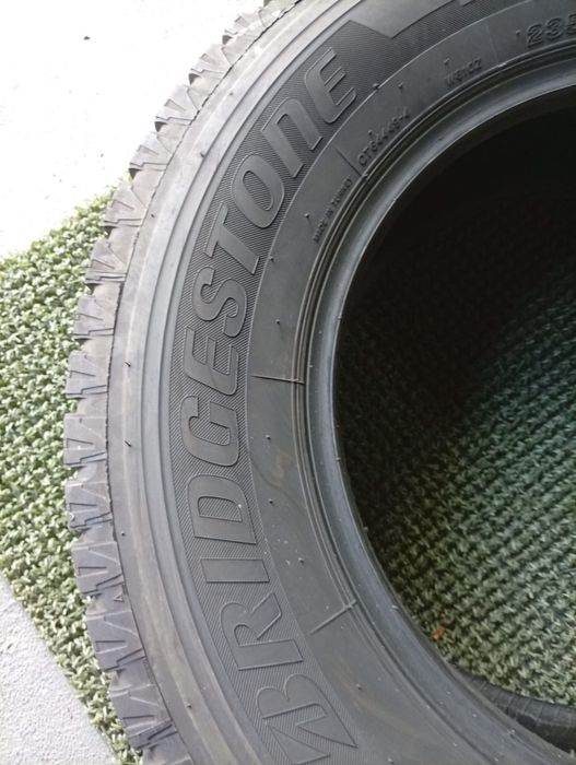 235 65 16c Bridgestone si Continental m+s