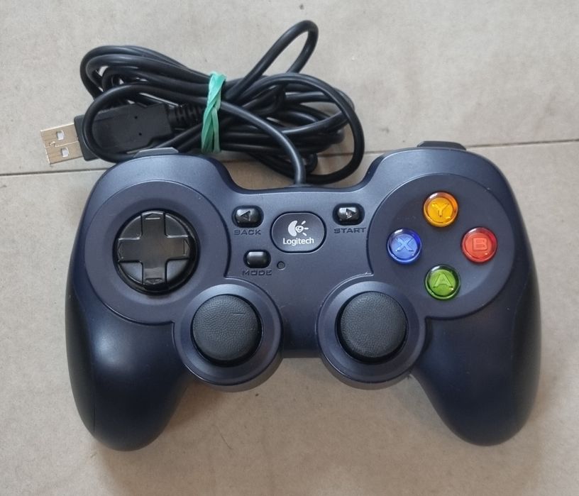Logitech Gamepad F310 – Controller PC USB, original, perfect funcțional