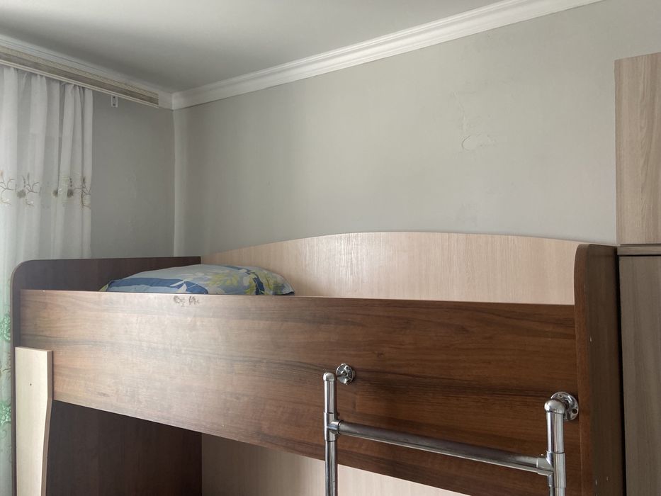 Двухэтажный кровать