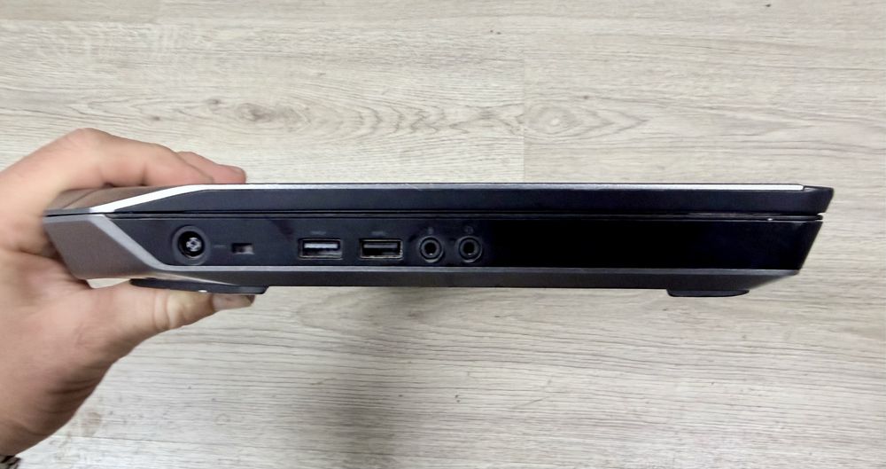 Dell Alienware R2 15