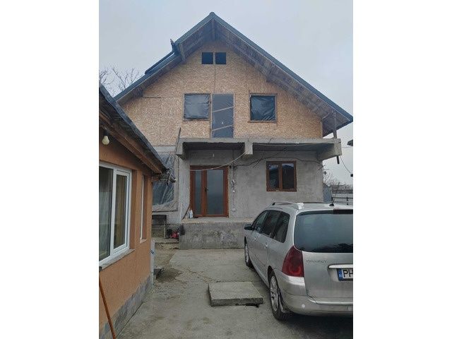 2 corpuri de casa în aceeași curte in Brătășanca