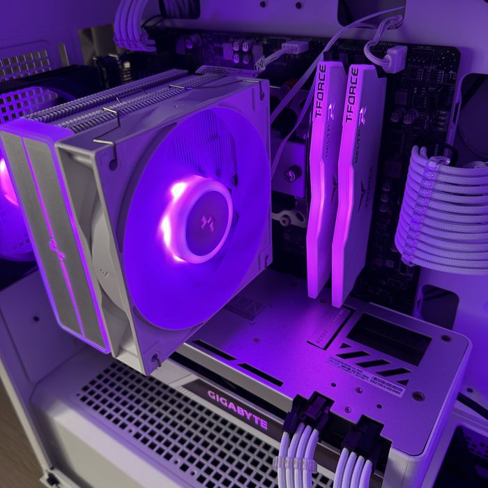 ЛИЗИНГ! Геймърски компютър Ryzen 5 5600 / RTX 3070 / 16GB RAM / 1TB