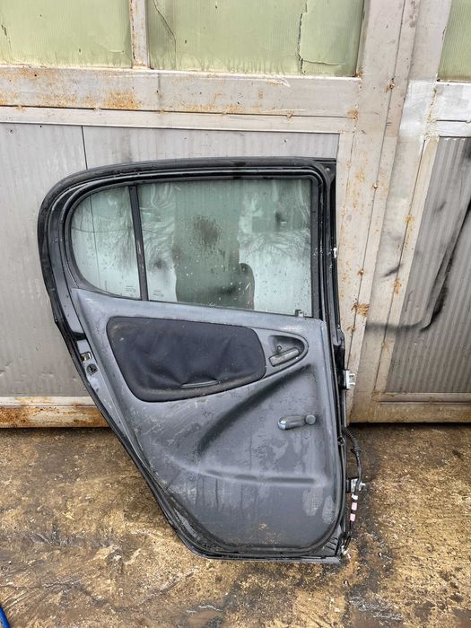 Врата Toyota Yaris 02-