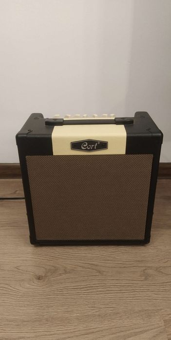 Комбо усилитель Cort CM15R