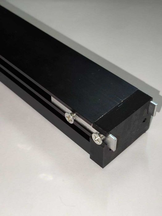 Магнитный трек для натяжного потолка