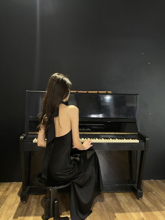 Длинное платье с открытой спиной