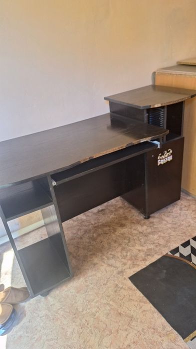 Шкафы, столы, стулья