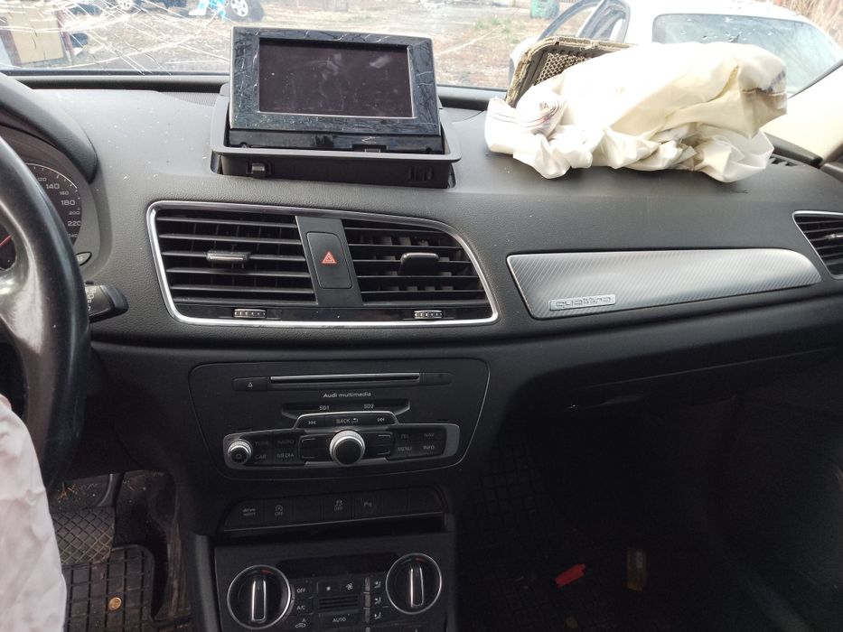 Продавам на части Ауди Q3 2.0tdi S-tronik 4x4