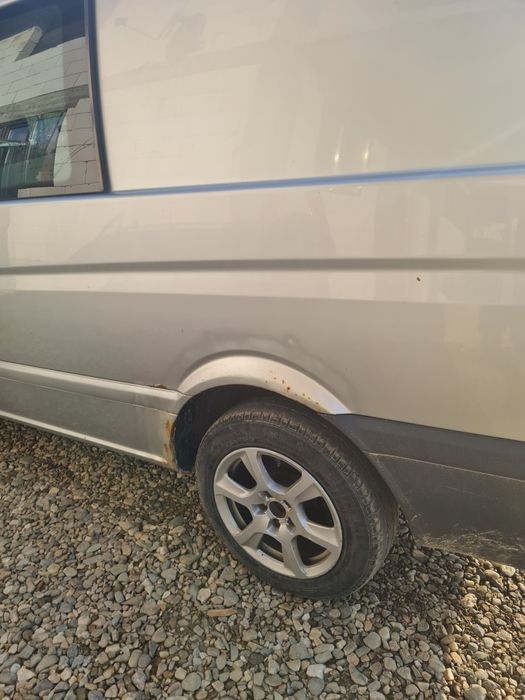 Vând Mercedes vito