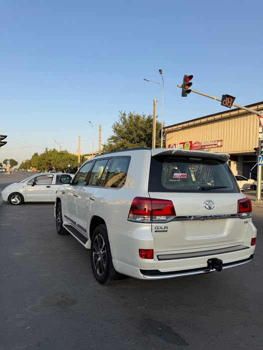 Toyota Land Cruiser 200