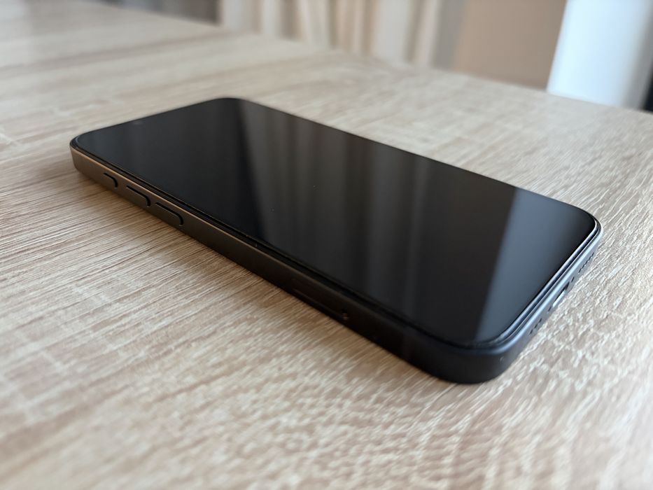 Apple iPhone 16e 128 GB Black - 100% батерия, гаранция, като нов