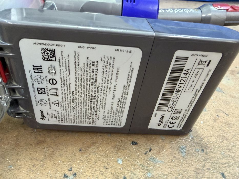 Aspirator Vertical fara fir Dyson V8 Parquet