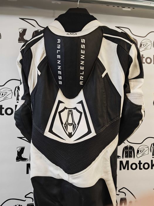 Costum moto piele cu cocoasa ARLEN NESS marime 50