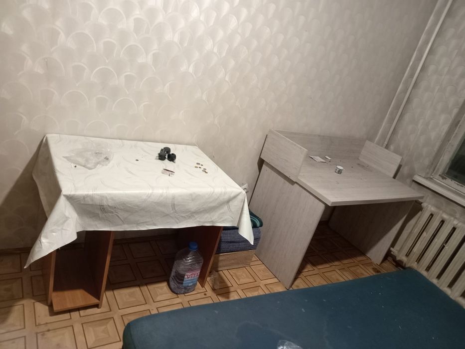Шкафы, диван, столы, ковры