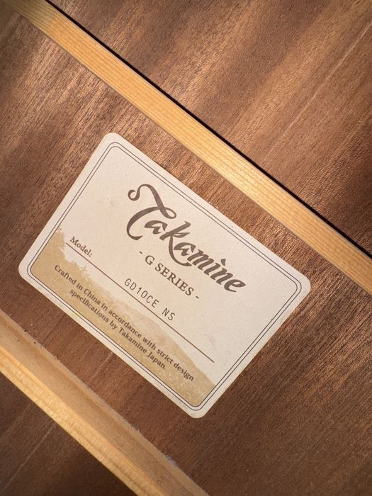 Электро-акустическая гитара Takamine