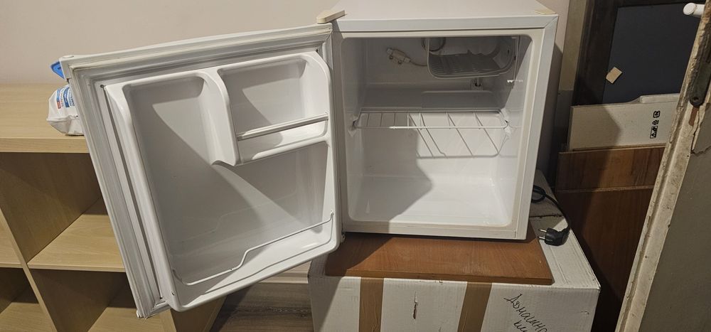 Малък хладилник Нео