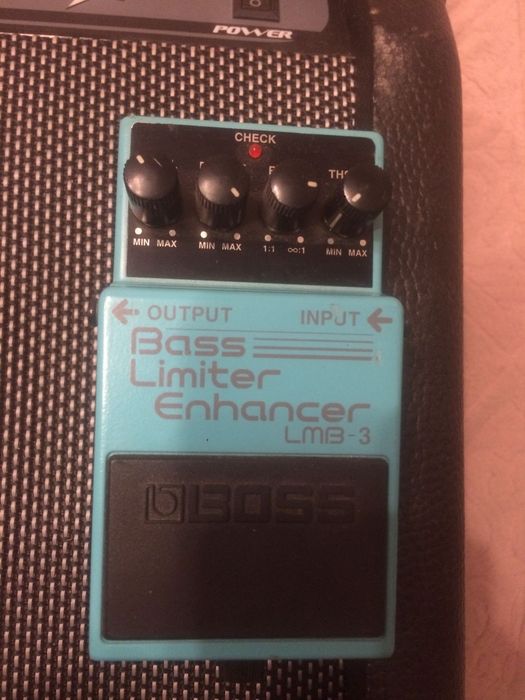 Педаль к басовой гитаре