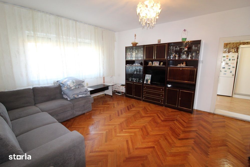 Vând casă P+E+Pod în Hațeg, teren 700 mp, garaj, filigorie...