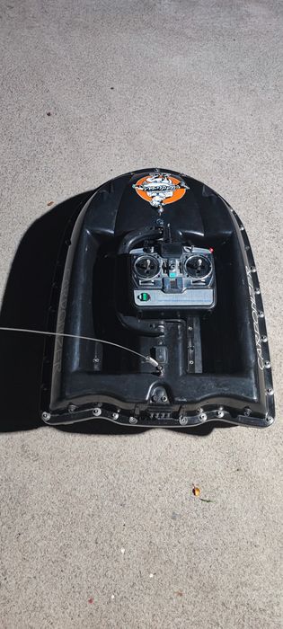 Лодка за захранка Carponizer