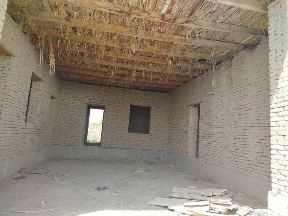 Курилиши битмаган уй сотилади