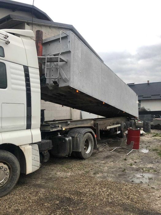 Camion cu remorca