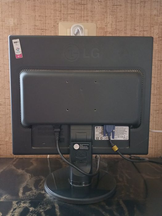 Монитор  LG 19" Flatron