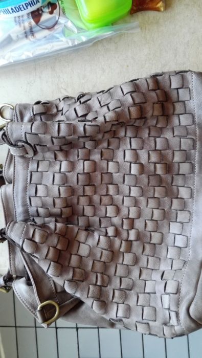 Продавам уникална дамска кожена чанта