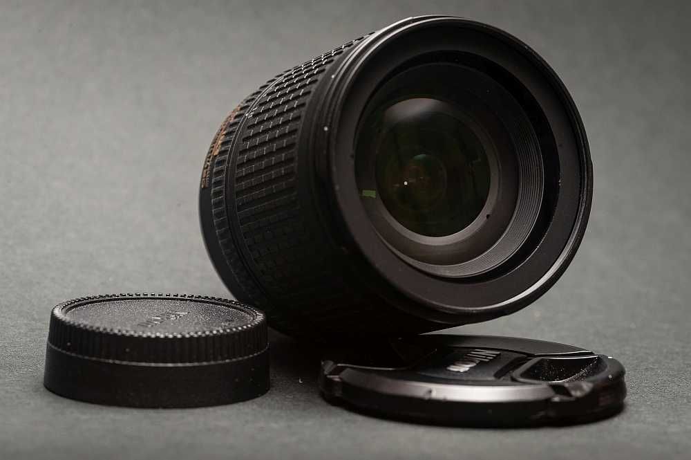 Vând obiectiv AF-S Nikkor 18-135mm, pt. aparate Nikon DX