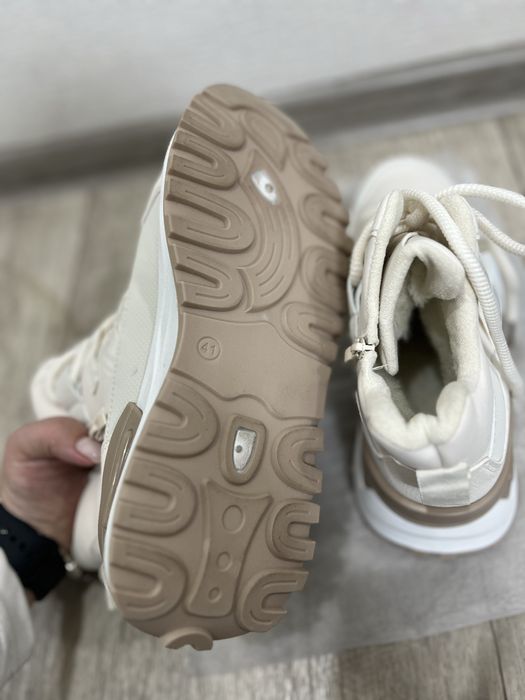 Продам зимние ботинки