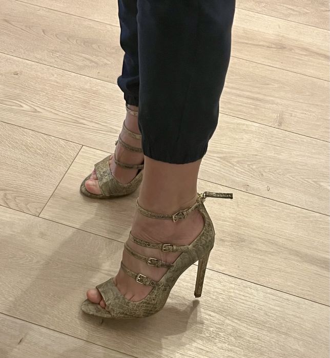 Sandale Stradivarius marimea 35