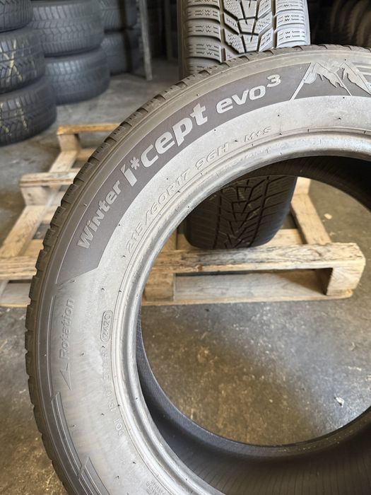 2 anvelope iarna 215/60/17 Hankook!