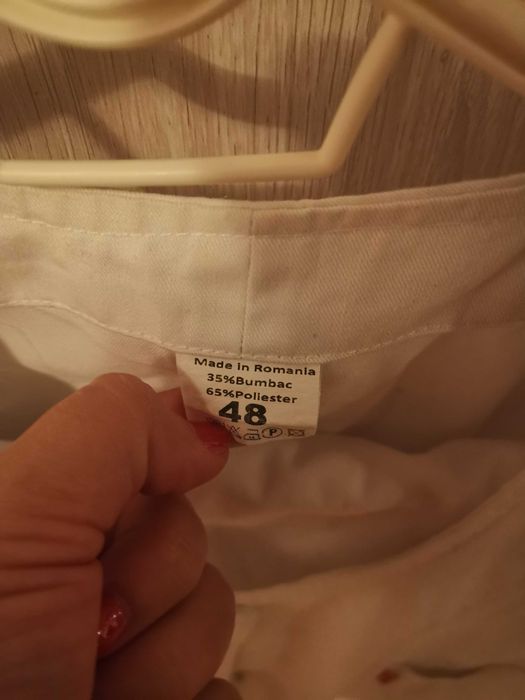 Costum medical cu capse