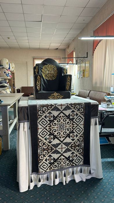 Трон  на прокат 10000