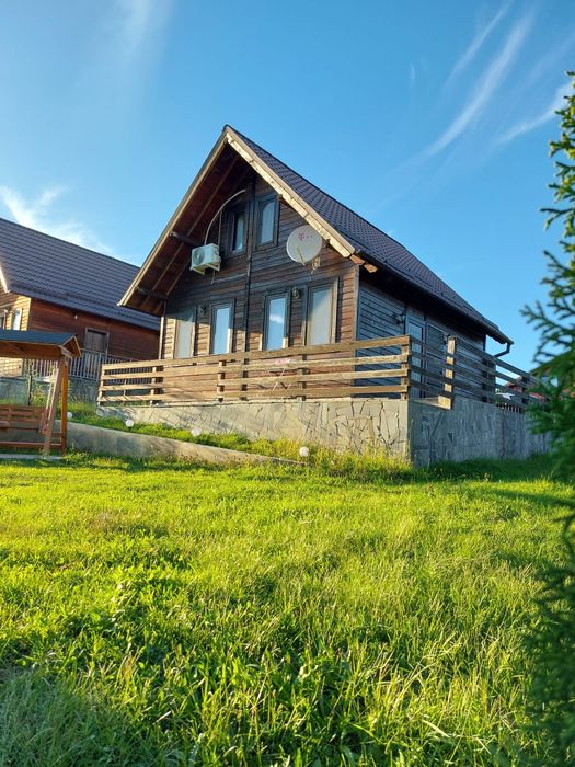 Doua cabane de vanzare