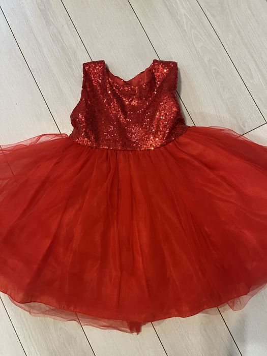 Коледна червена рокля