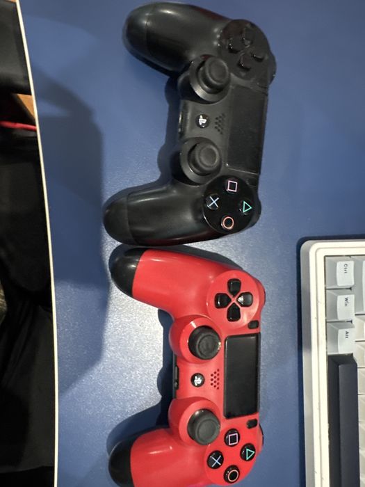 Ps4 состояние нормальное, +2 джостика работающих