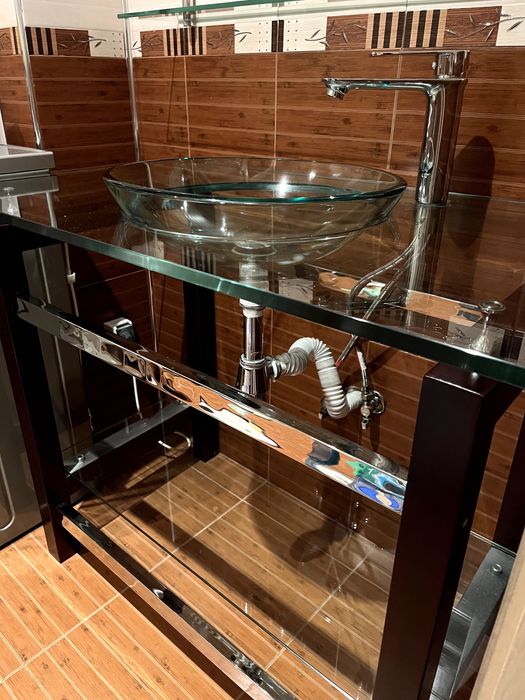 Стъклена мивка с плот и огледало за баня + смесител