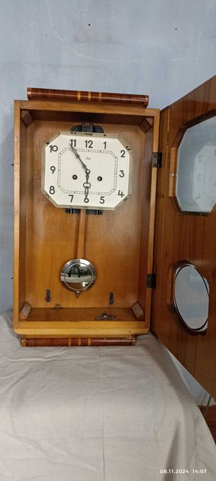 Часы настенные с маятником и боем