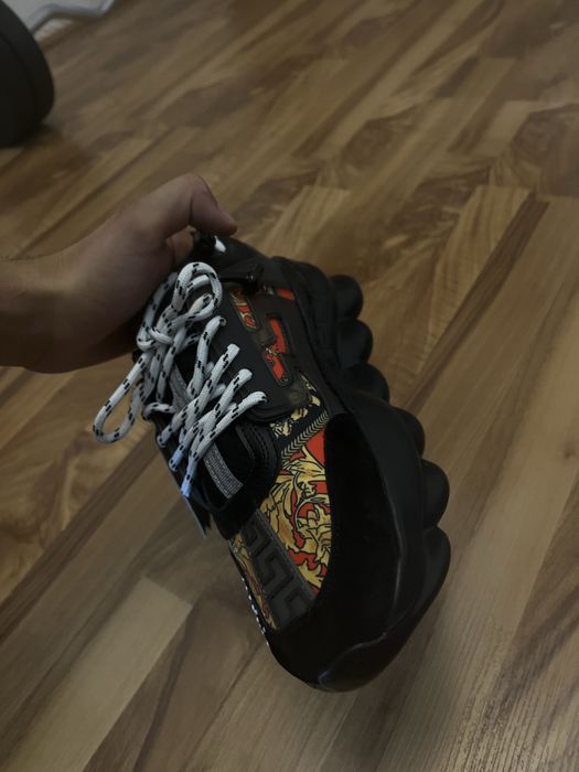 Versace chain reaction king