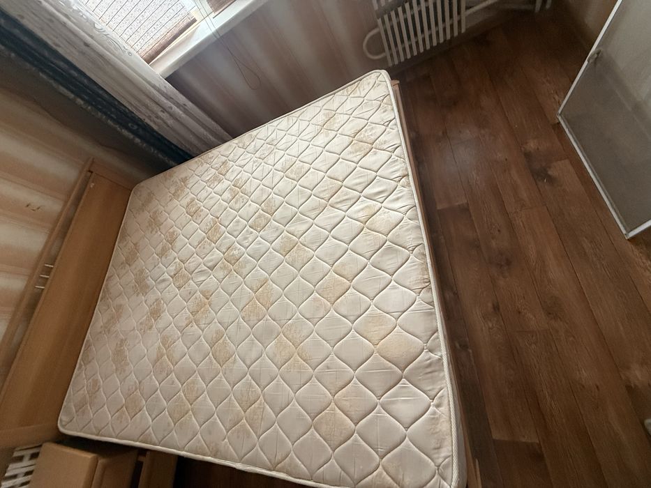 Кровать с матрасом