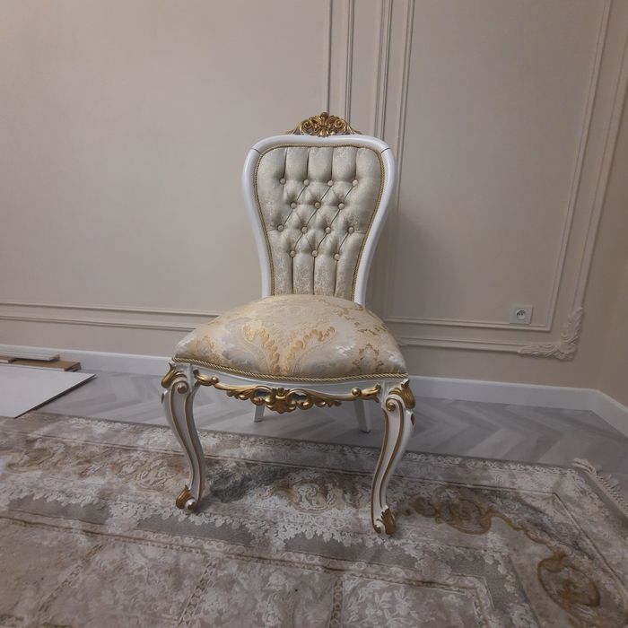 Стул неоклассика.